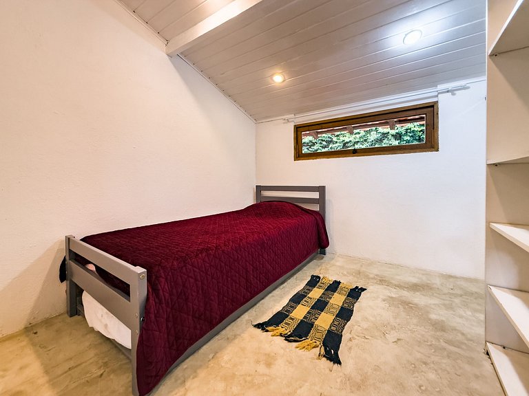 Casa c/ 3 suítes, piscina e natureza 30min de SP