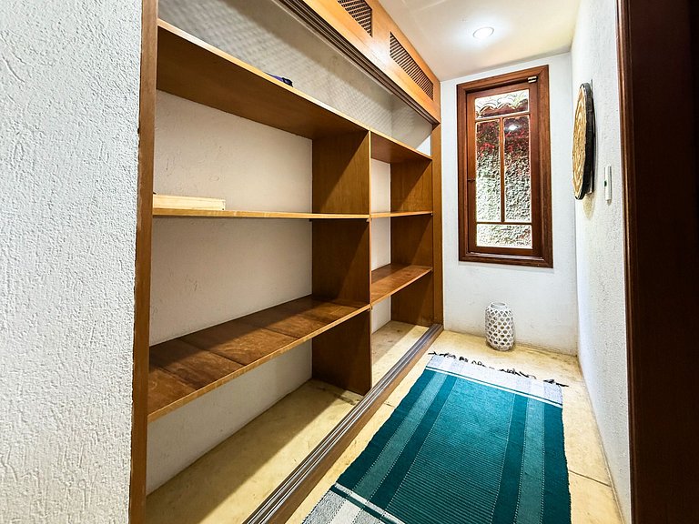 Casa c/ 3 suítes, piscina e natureza 30min de SP