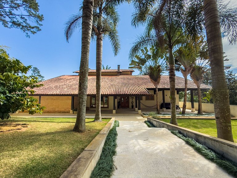 Casa alto padrão com lazer completo | Granja Viana