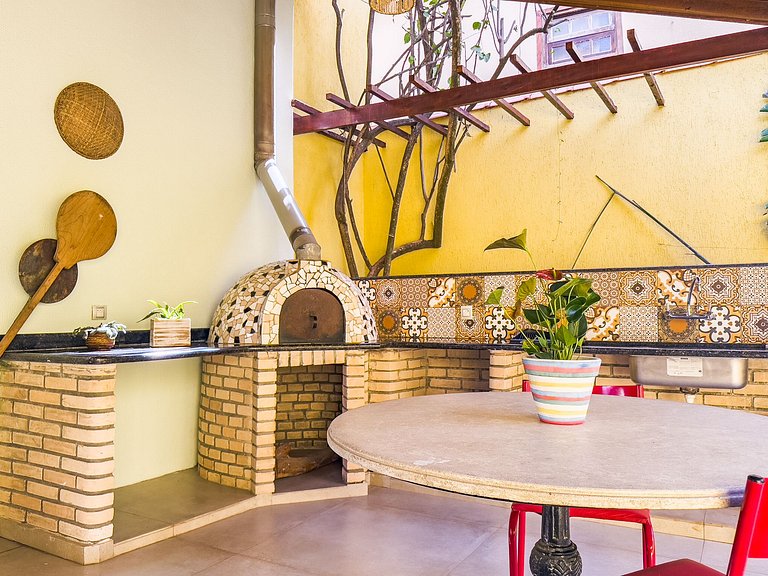 Espaço gourmet, 3 suítes com A/C na Granja Viana