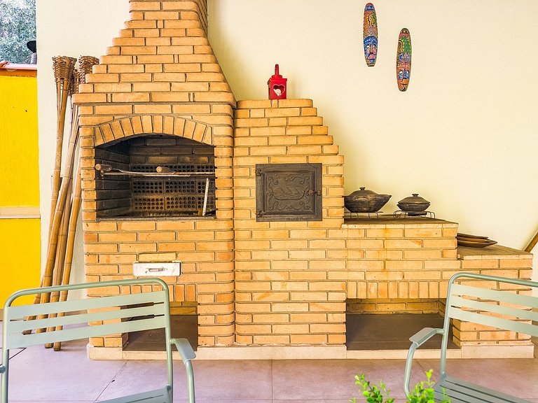 Espaço gourmet, 3 suítes com A/C na Granja Viana