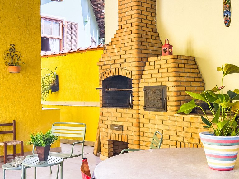 Casa com espaço gourmet, home office e 3 suítes na Granja Vi