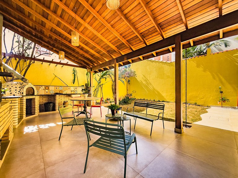 Espaço gourmet e home-office na Granja