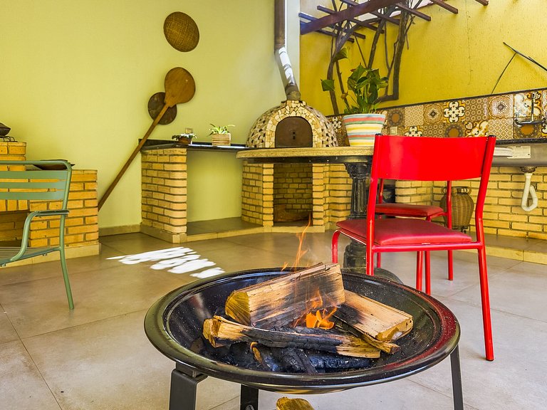 Espaço gourmet, 3 suítes com A/C na Granja Viana