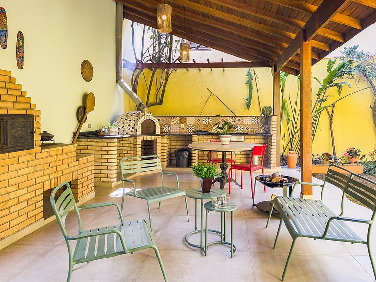 Espaço gourmet, 3 suítes com A/C na Granja Viana