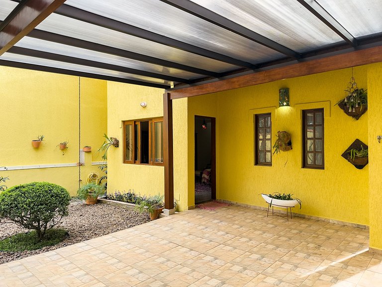 Espaço gourmet e home-office na Granja