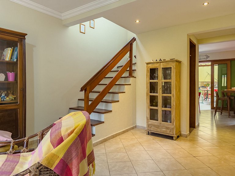 Espaço gourmet, 3 suítes com A/C na Granja Viana