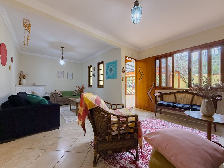 Espaço gourmet, 3 suítes com A/C na Granja Viana