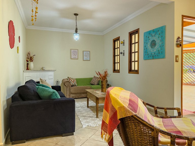 Casa com espaço gourmet, home office e 3 suítes na Granja Vi