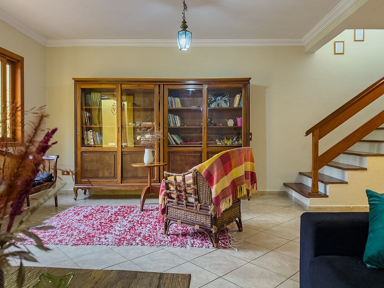 Casa com espaço gourmet, home office e 3 suítes na Granja Vi