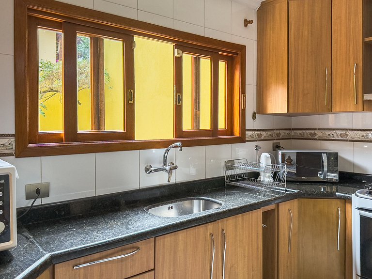 Espaço gourmet, 3 suítes com A/C na Granja Viana