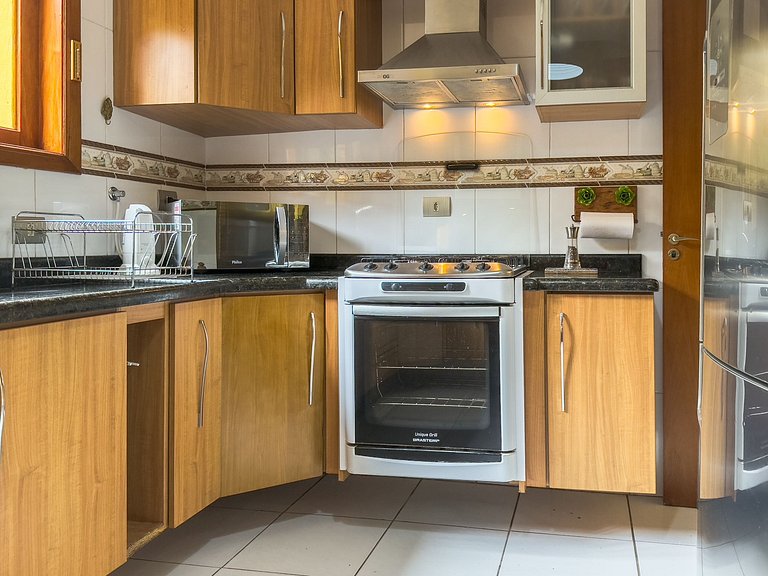 Espaço gourmet, 3 suítes com A/C na Granja Viana