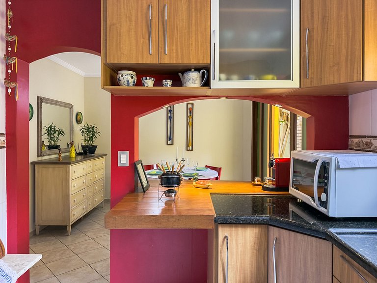 Espaço gourmet, 3 suítes com A/C na Granja Viana