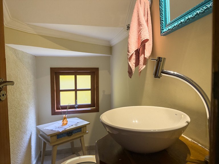 Espaço gourmet, 3 suítes com A/C na Granja Viana