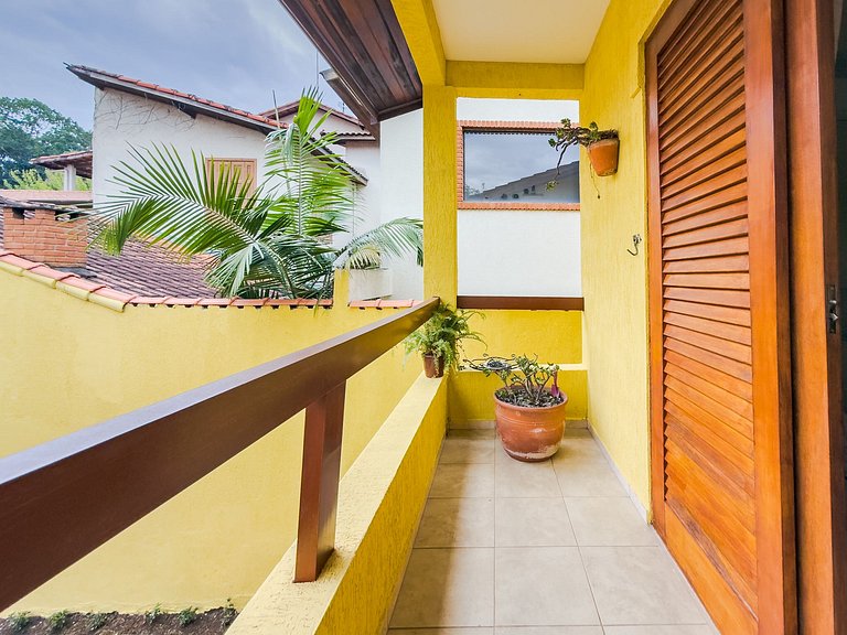 Espaço gourmet, 3 suítes com A/C na Granja Viana