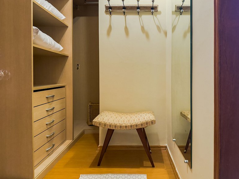 Casa com espaço gourmet, home office e 3 suítes na Granja Vi