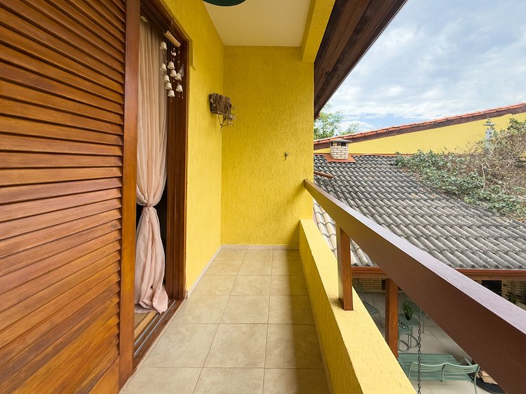 Espaço gourmet, 3 suítes com A/C na Granja Viana
