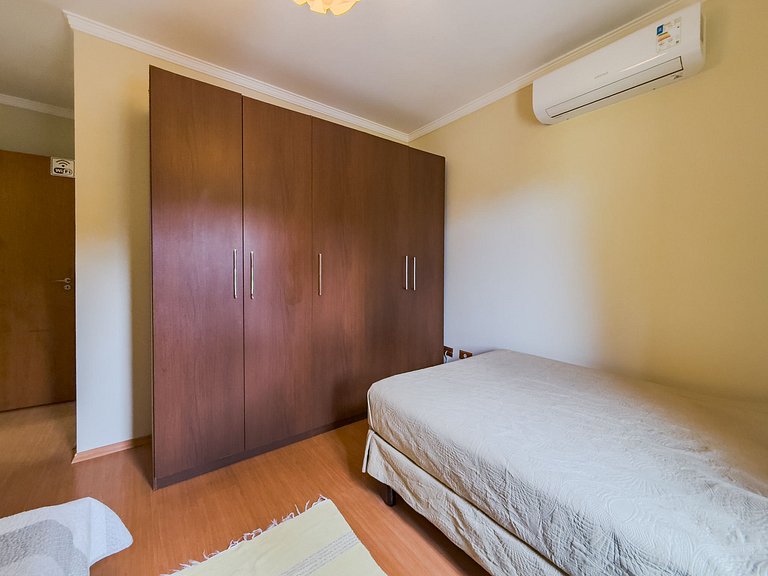 Espaço gourmet, 3 suítes com A/C na Granja Viana