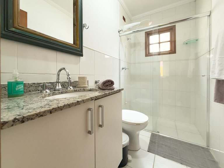 Casa com espaço gourmet, home office e 3 suítes na Granja Vi