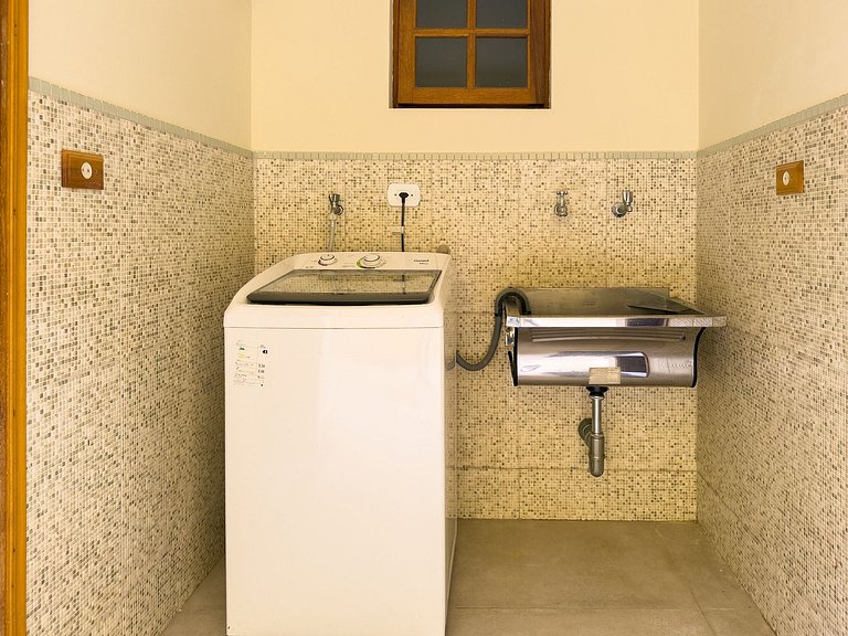 Espaço gourmet, 3 suítes com A/C na Granja Viana
