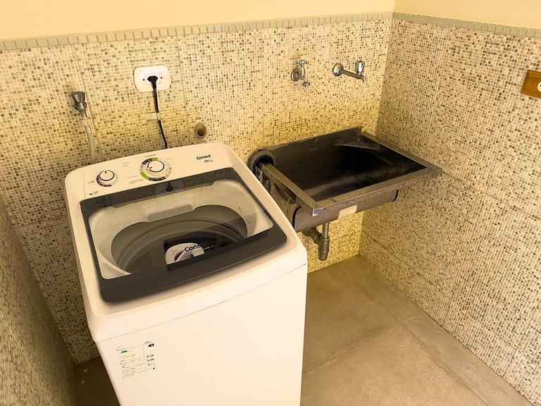 Espaço gourmet, 3 suítes com A/C na Granja Viana