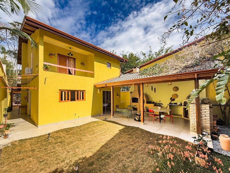 Espaço gourmet, 3 suítes com A/C na Granja Viana