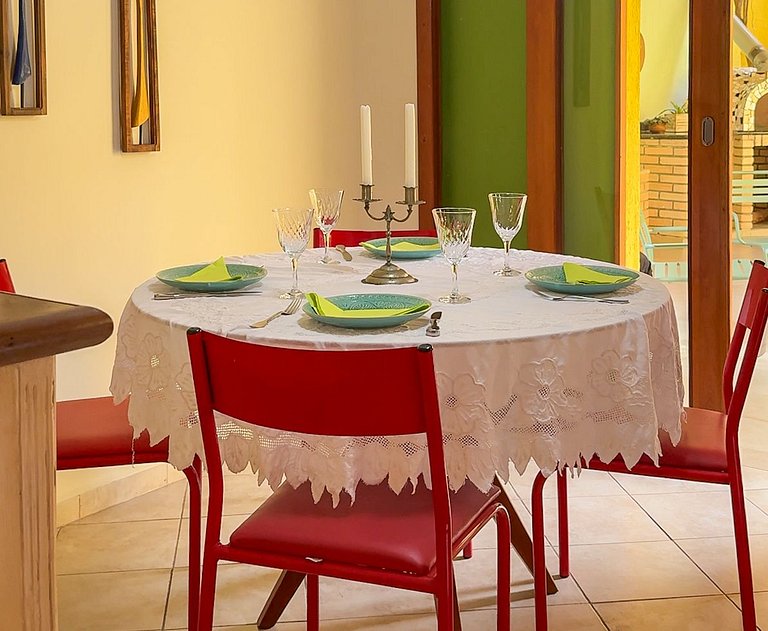 Espaço gourmet, 3 suítes com A/C na Granja Viana