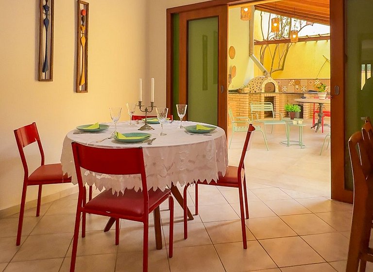 Casa com espaço gourmet, home office e 3 suítes na Granja Vi