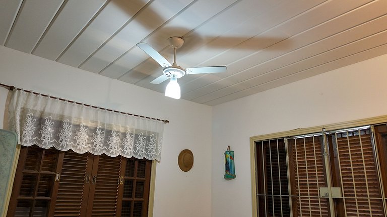 Casa a 200m da Praia c/ Piscina e Churrasqueira