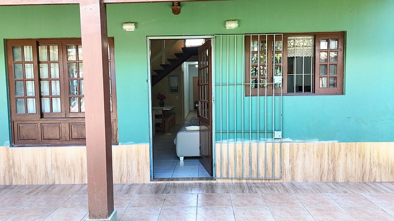 Casa a 200m da Praia c/ Piscina e Churrasqueira