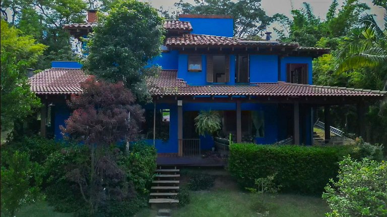 Casa espaçosa com piscina ampla e churrasqueira perto de São