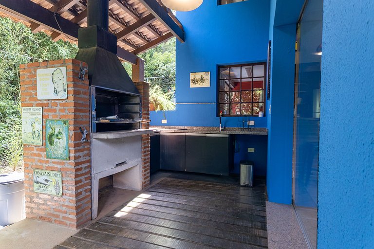 Casa espaçosa com piscina ampla e churrasqueira perto de São