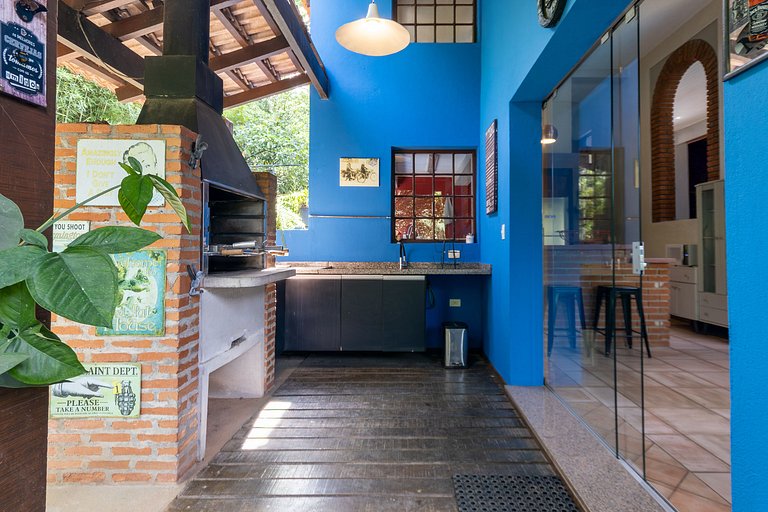 Casa espaçosa com piscina ampla e churrasqueira perto de São