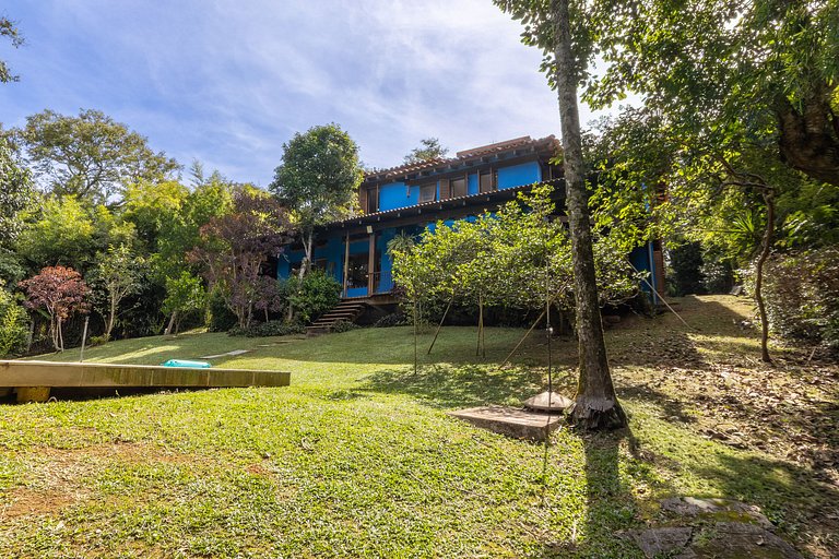 Casa espaçosa com piscina ampla e churrasqueira perto de São