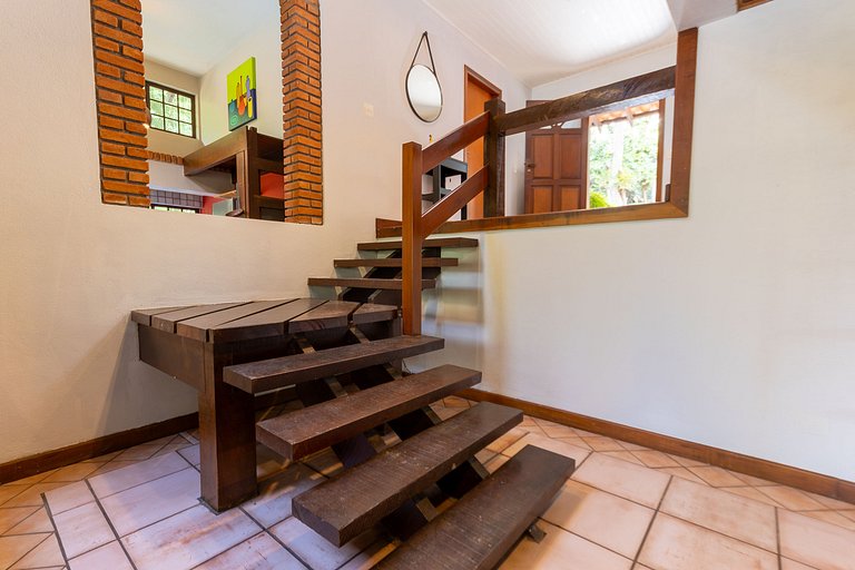 Casa espaçosa com piscina ampla e churrasqueira perto de São