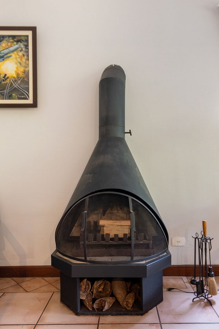 Casa espaçosa com piscina ampla e churrasqueira perto de São