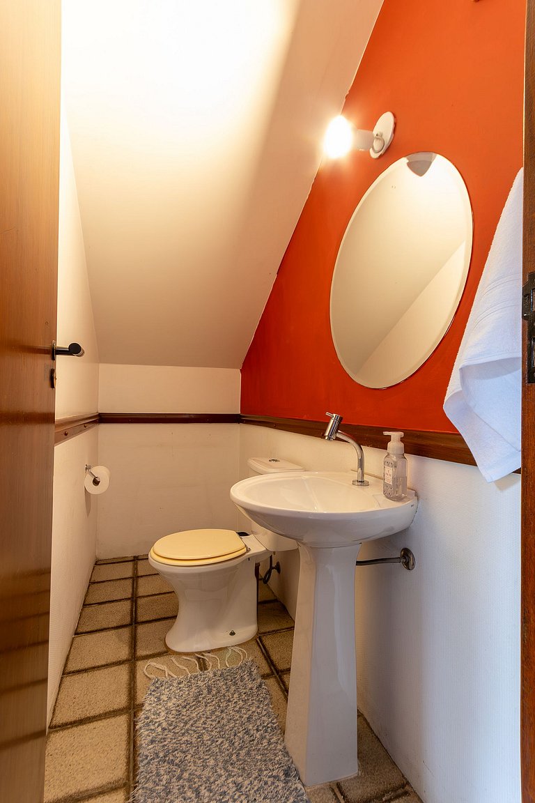 Casa espaçosa com piscina ampla e churrasqueira perto de São