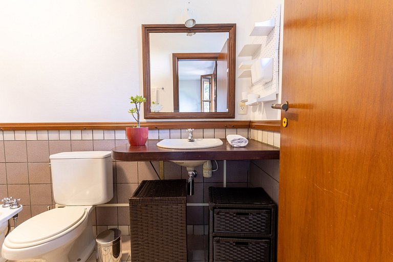 Casa espaçosa com piscina ampla e churrasqueira perto de São