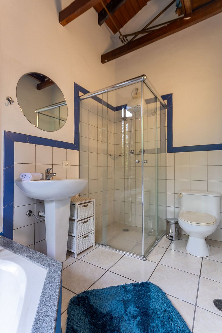 Casa espaçosa com piscina ampla e churrasqueira perto de São