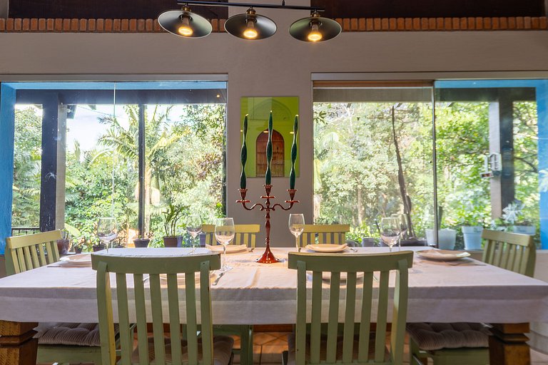 Casa espaçosa com piscina ampla e churrasqueira perto de São