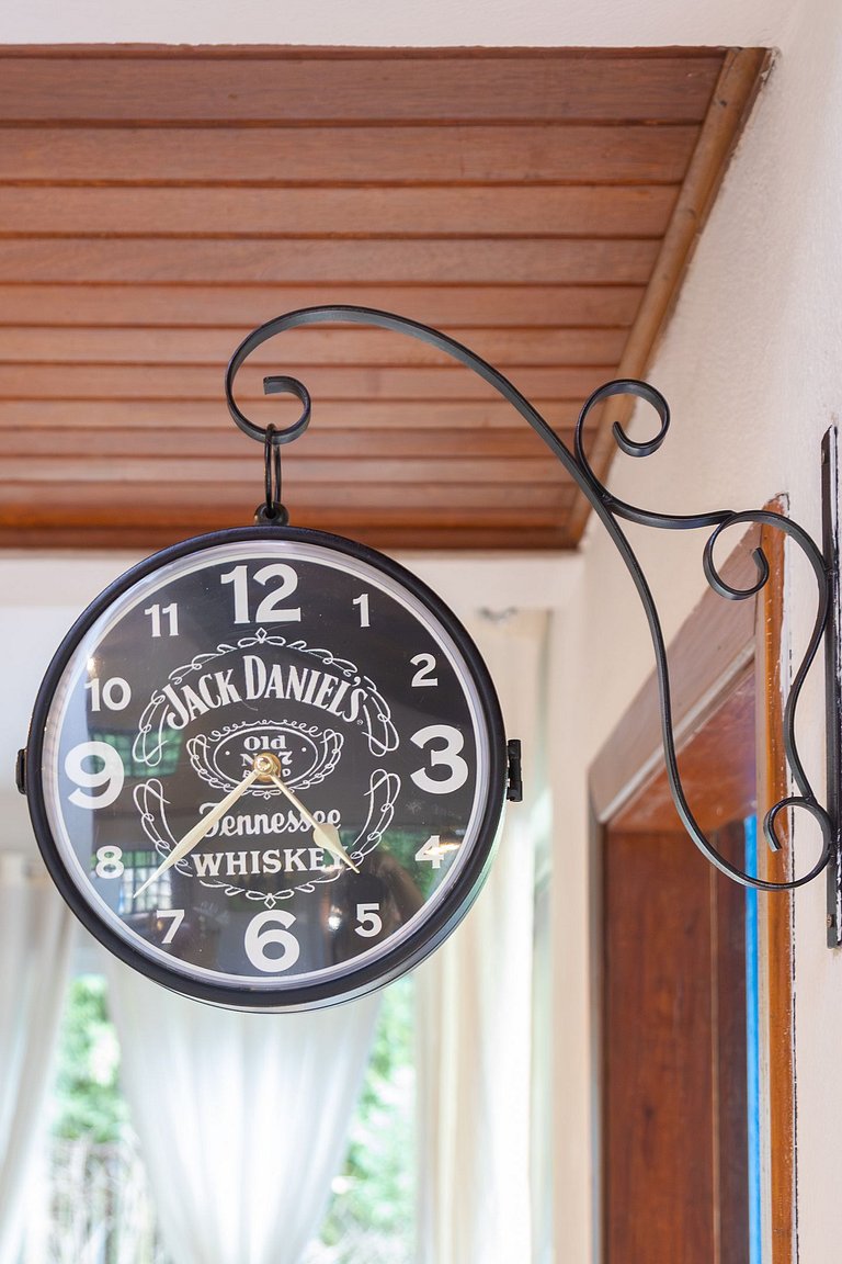 Casa espaçosa com piscina ampla e churrasqueira perto de São