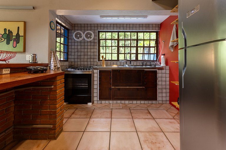 Casa espaçosa com piscina ampla e churrasqueira perto de São