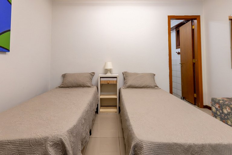 Casa espaçosa com piscina ampla e churrasqueira perto de São