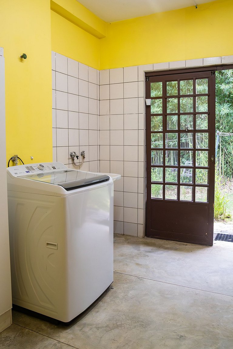 Casa espaçosa com piscina ampla e churrasqueira perto de São