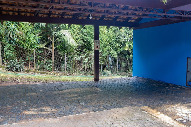 Casa espaçosa com piscina ampla e churrasqueira perto de São