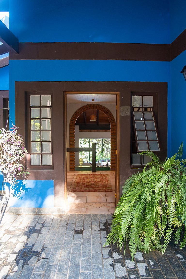 Casa espaçosa com piscina ampla e churrasqueira perto de São