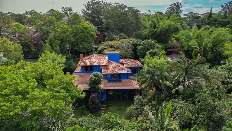 Casa espaçosa com piscina ampla e churrasqueira perto de São