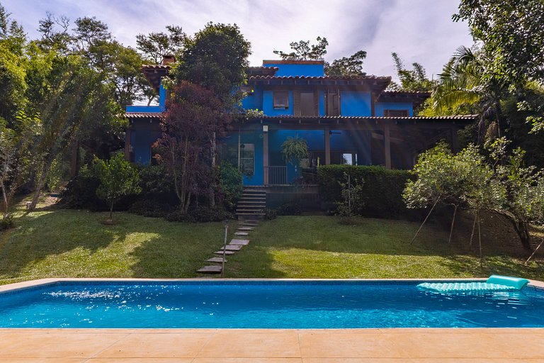 Casa espaçosa com piscina ampla e churrasqueira perto de São