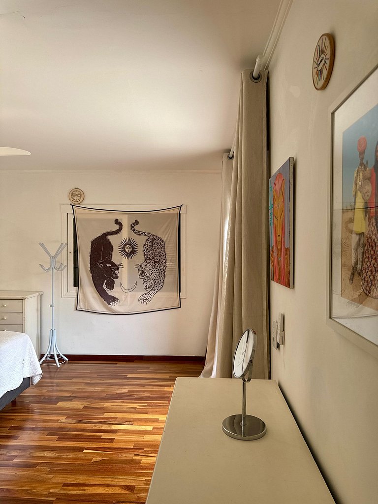 Casa charmosa e espaçosa c/ jardim | Granja Viana