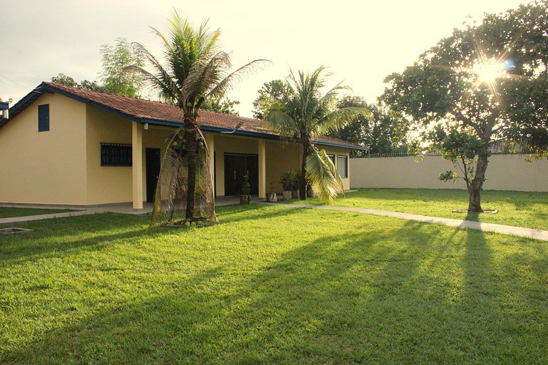 Casa ampla com jardim e 3 suítes em Novo Airão